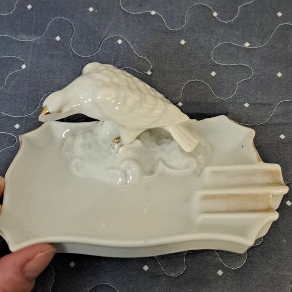 Gold Castle Cermaic gold trim with bird ashtray - Picture 2 of 4